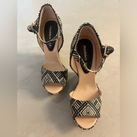 Madden Girl Hemp woven wedges Size 7 - Picture 3 of 5